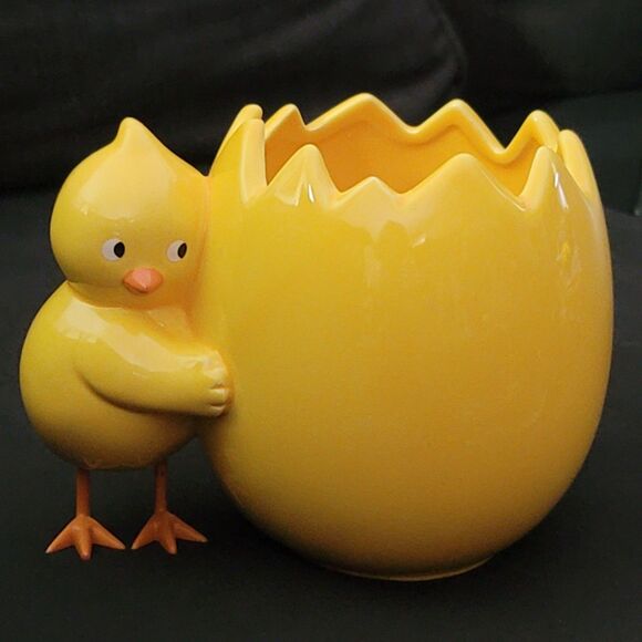 Teleflora Ceramic Cracked Egg And Baby Chicken Planter Vase Yellow Chick Hugging - Picture 1 of 14